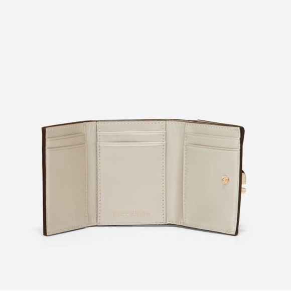 👛Cole Haan Essential Wallet Set in Gold👛 - Picture 7 of 8